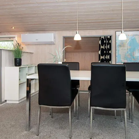 6 Person Holiday In Vakantiehuis